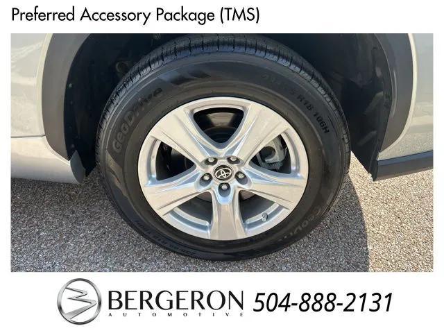 used 2023 Toyota Highlander car, priced at $33,961
