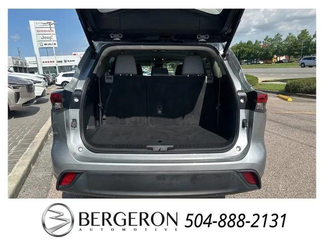 used 2023 Toyota Highlander car, priced at $33,961
