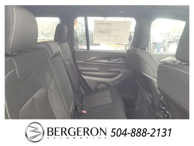 new 2025 Jeep Grand Cherokee car, priced at $38,970