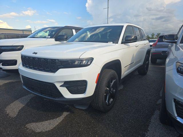 new 2025 Jeep Grand Cherokee car, priced at $41,580