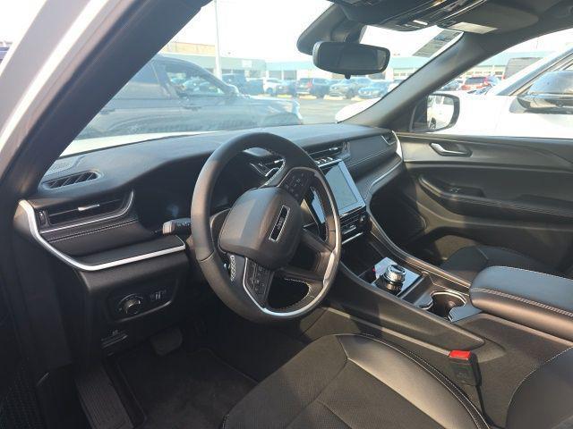 new 2025 Jeep Grand Cherokee car, priced at $41,580