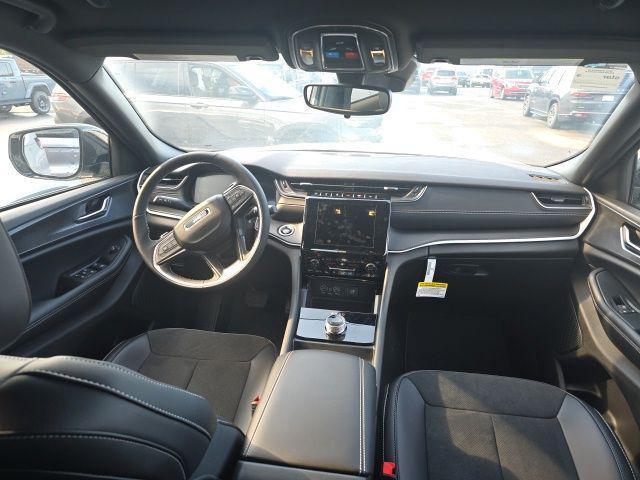 new 2025 Jeep Grand Cherokee car, priced at $41,580