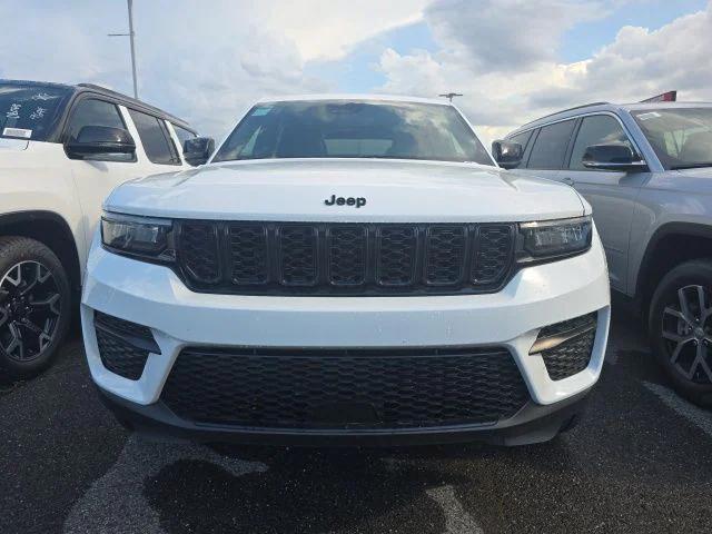 new 2025 Jeep Grand Cherokee car, priced at $41,580
