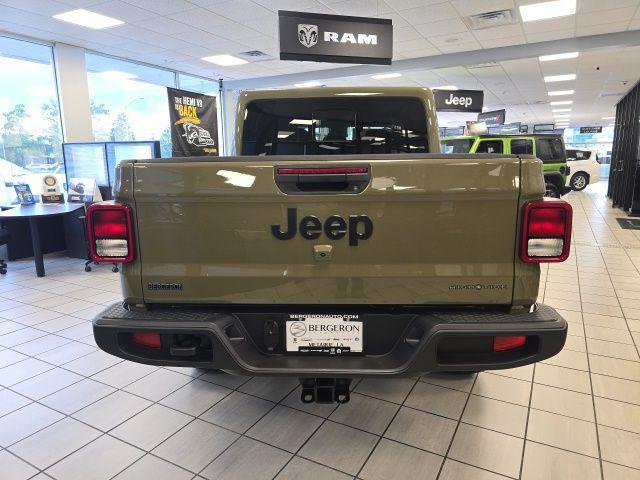 new 2025 Jeep Gladiator car, priced at $45,980