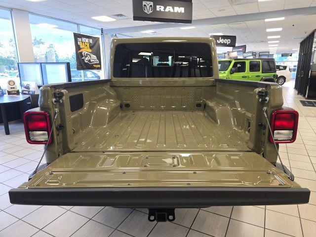 new 2025 Jeep Gladiator car, priced at $45,980