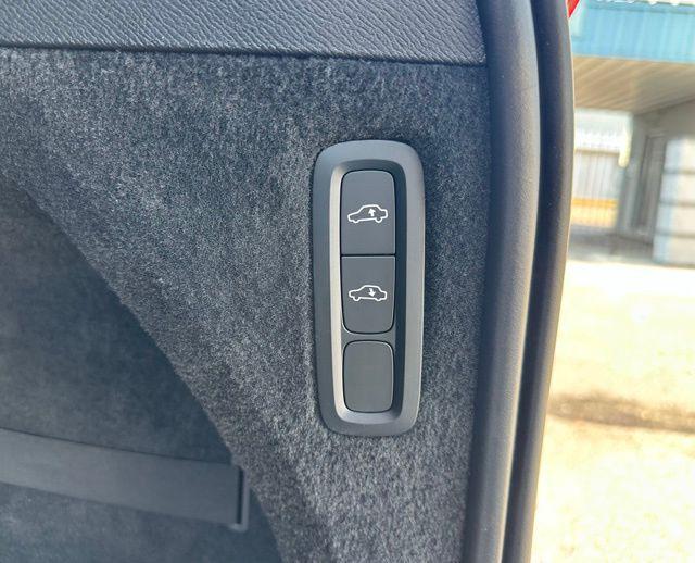 used 2022 Volvo XC90 Recharge Plug-In Hybrid car, priced at $42,000