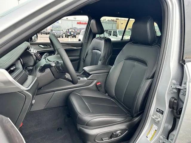 new 2025 Jeep Grand Cherokee car, priced at $47,115