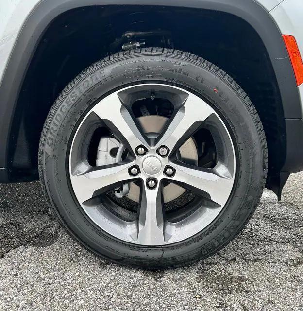 new 2025 Jeep Grand Cherokee car, priced at $47,115