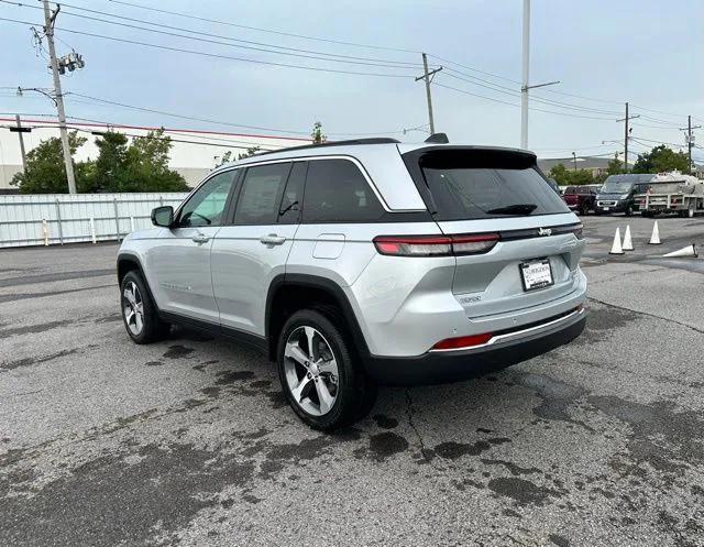 new 2025 Jeep Grand Cherokee car, priced at $47,115