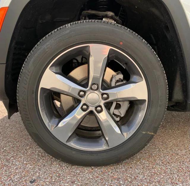 new 2024 Jeep Grand Cherokee L car, priced at $42,500