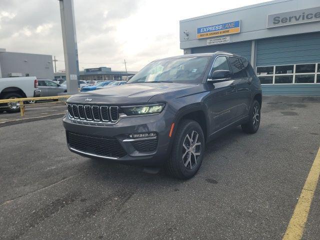 new 2025 Jeep Grand Cherokee car, priced at $45,735