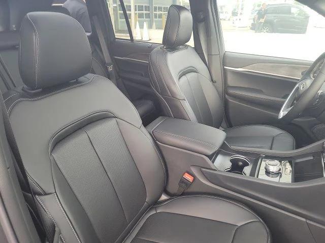 new 2025 Jeep Grand Cherokee car, priced at $45,735