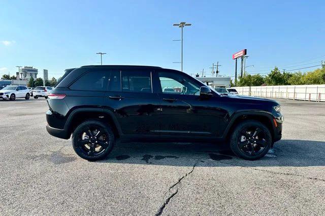 new 2025 Jeep Grand Cherokee car, priced at $48,160