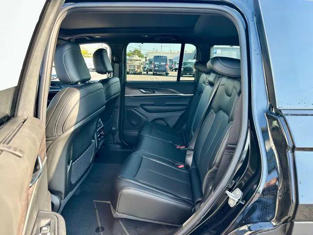 new 2025 Jeep Grand Cherokee car, priced at $48,160