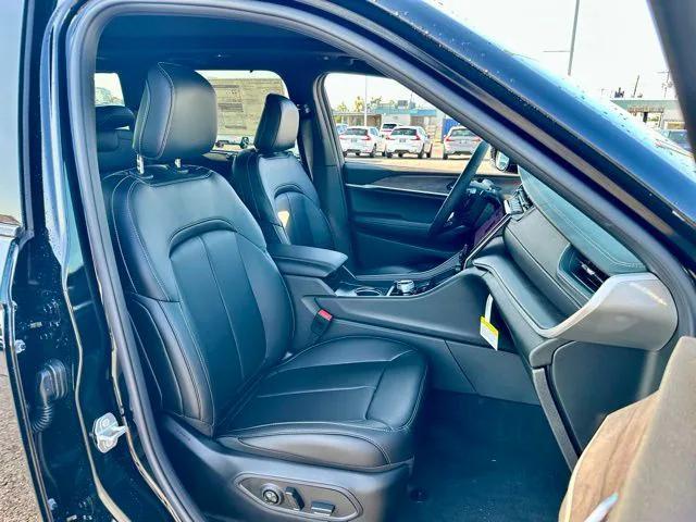 new 2025 Jeep Grand Cherokee car, priced at $48,160