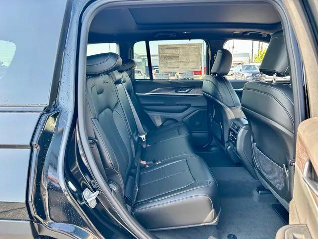 new 2025 Jeep Grand Cherokee car, priced at $48,160