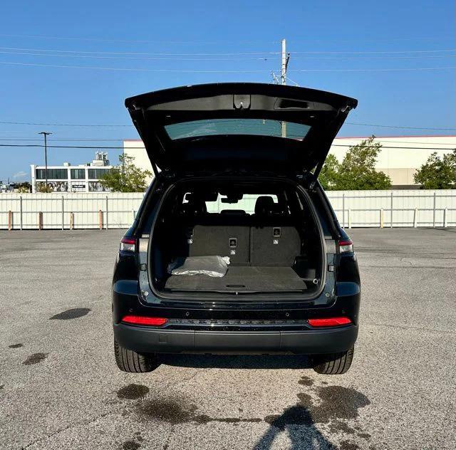 new 2025 Jeep Grand Cherokee car, priced at $48,160