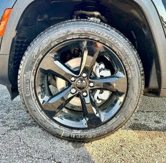 new 2025 Jeep Grand Cherokee car, priced at $48,160