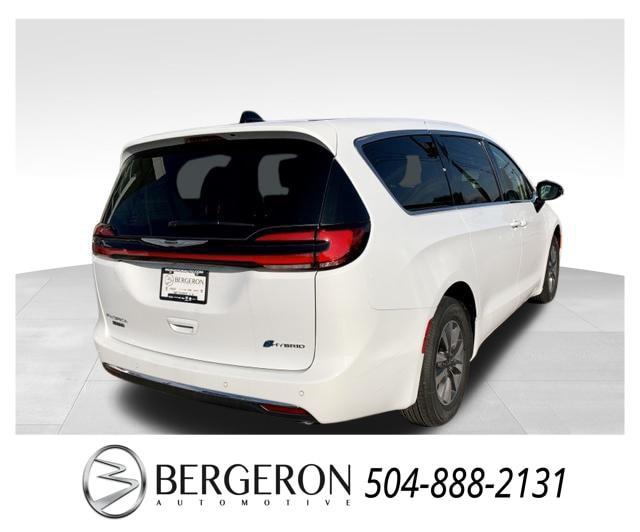 new 2024 Chrysler Pacifica Hybrid car, priced at $48,195