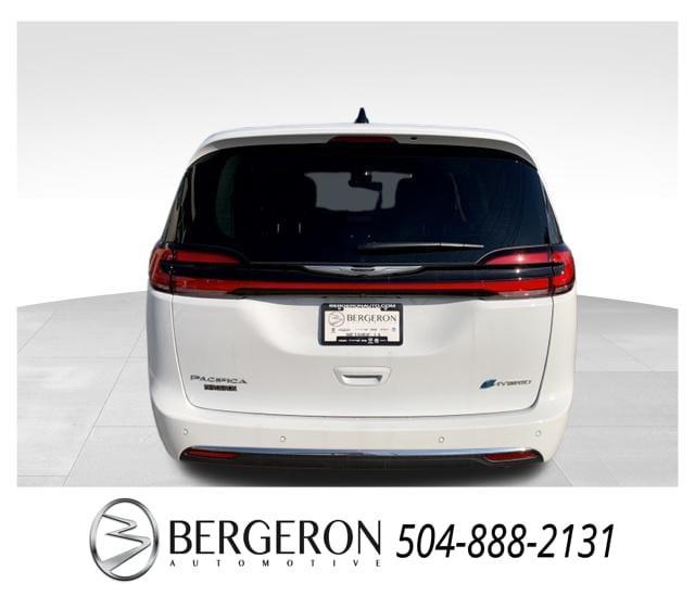 new 2024 Chrysler Pacifica Hybrid car, priced at $48,195