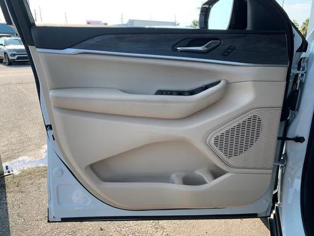 used 2024 Jeep Grand Cherokee car, priced at $38,500