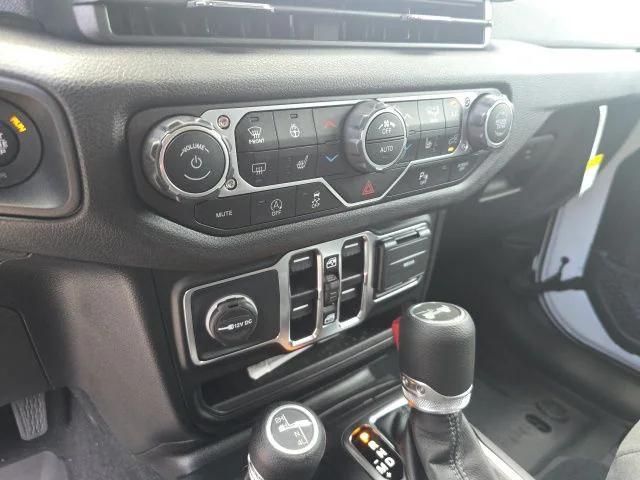new 2025 Jeep Wrangler car, priced at $51,712