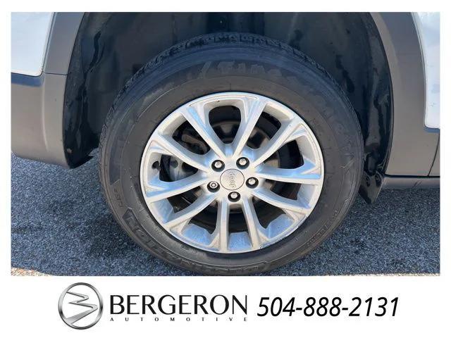 used 2021 Jeep Cherokee car, priced at $18,831
