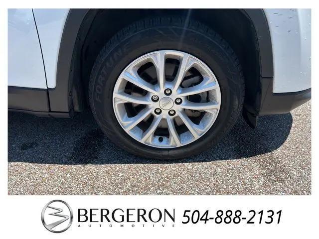 used 2021 Jeep Cherokee car, priced at $18,831