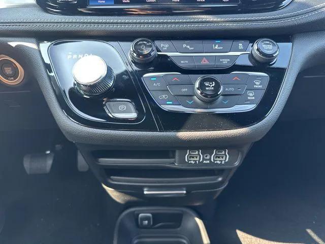 new 2025 Chrysler Pacifica Hybrid car, priced at $52,325