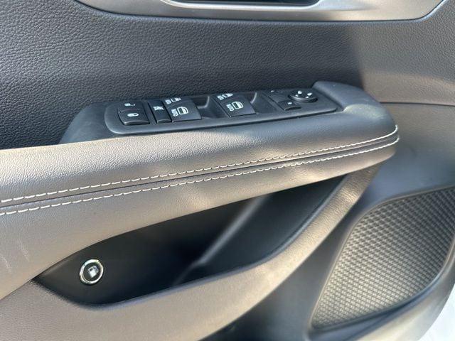 new 2025 Chrysler Pacifica Hybrid car, priced at $52,325
