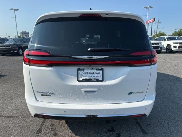 new 2025 Chrysler Pacifica Hybrid car, priced at $52,325