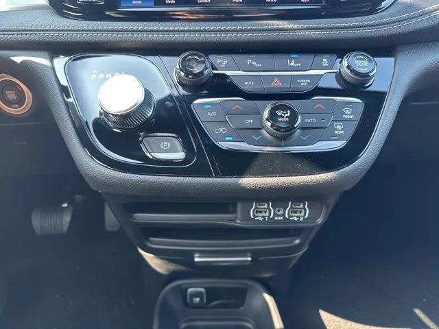 new 2025 Chrysler Pacifica Hybrid car, priced at $52,325