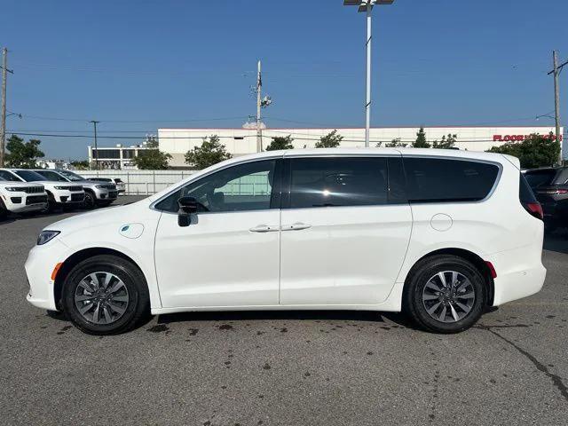 new 2025 Chrysler Pacifica Hybrid car, priced at $52,325
