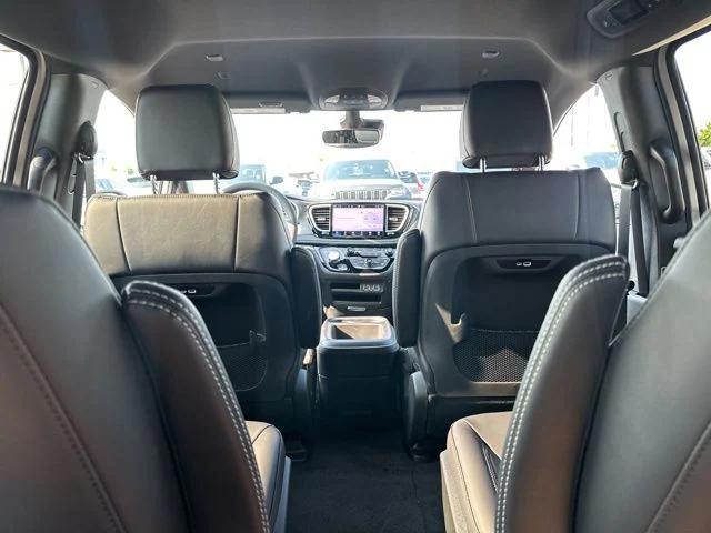 new 2025 Chrysler Pacifica Hybrid car, priced at $52,325