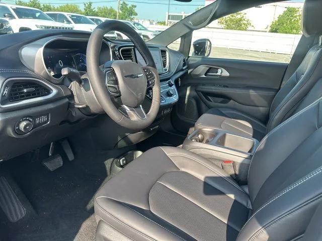 new 2025 Chrysler Pacifica Hybrid car, priced at $52,325