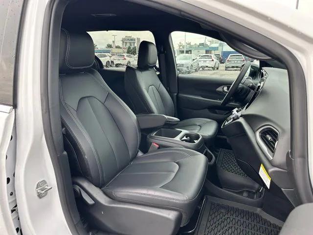new 2025 Chrysler Voyager car, priced at $39,870