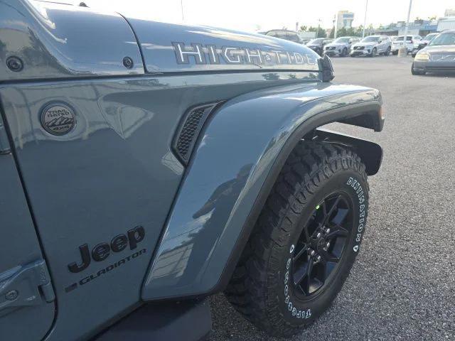 new 2025 Jeep Gladiator car, priced at $45,980