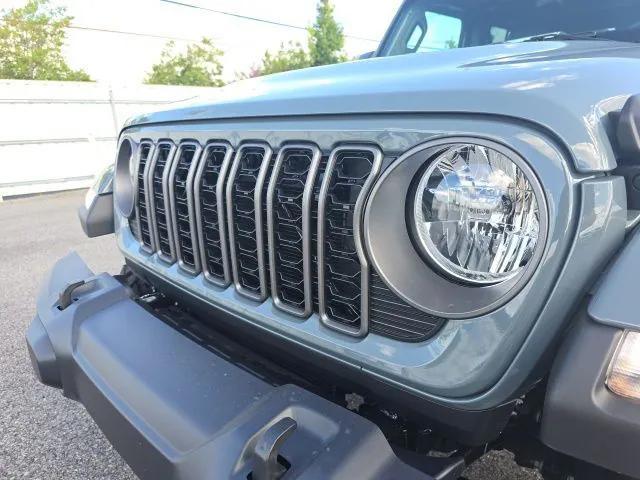 new 2025 Jeep Gladiator car, priced at $45,980