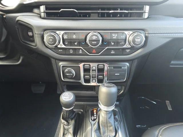 new 2025 Jeep Gladiator car, priced at $45,980