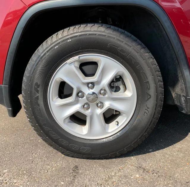used 2015 Jeep Grand Cherokee car, priced at $13,500