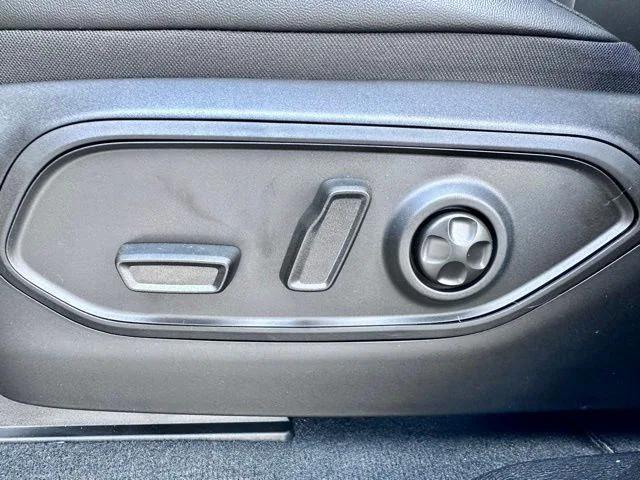 new 2025 Jeep Grand Cherokee car, priced at $42,125