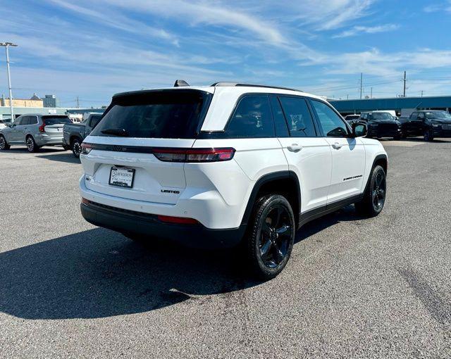 new 2025 Jeep Grand Cherokee car, priced at $42,125