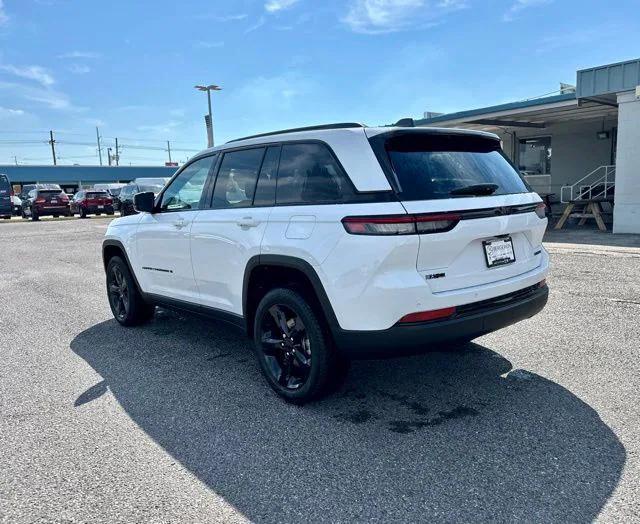 new 2025 Jeep Grand Cherokee car, priced at $42,125