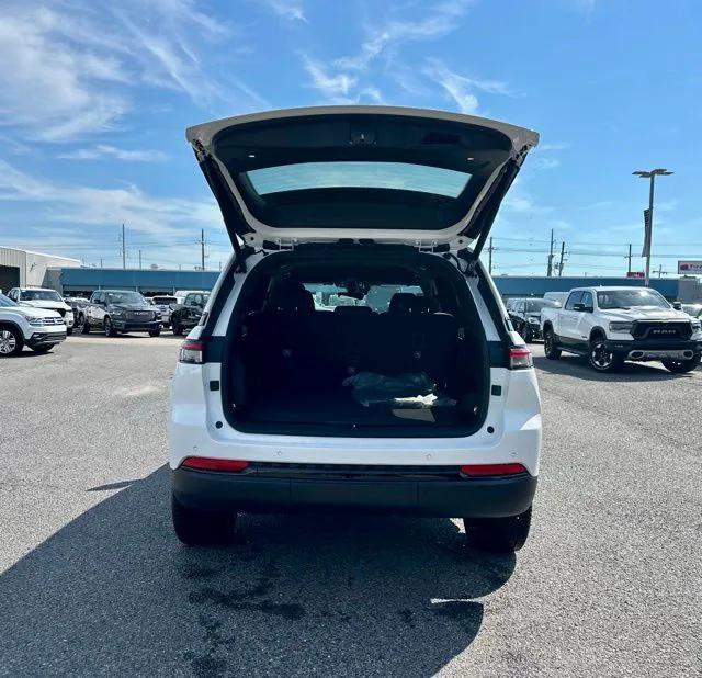new 2025 Jeep Grand Cherokee car, priced at $42,125