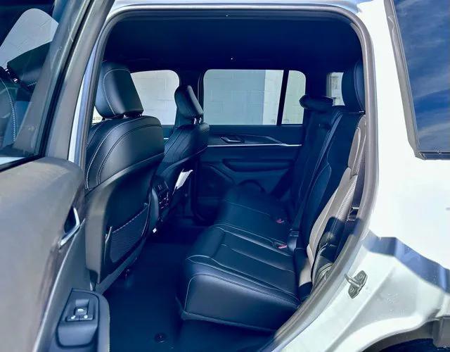 new 2025 Jeep Grand Cherokee car, priced at $42,125