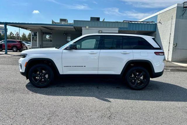 new 2025 Jeep Grand Cherokee car, priced at $42,125