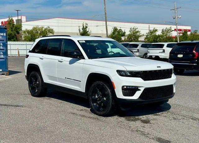 new 2025 Jeep Grand Cherokee car, priced at $42,125