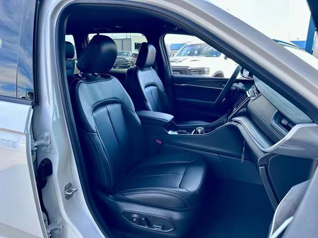 new 2025 Jeep Grand Cherokee car, priced at $42,125