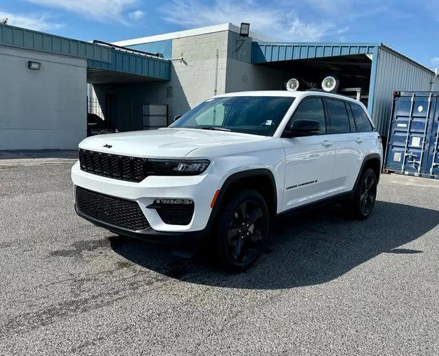new 2025 Jeep Grand Cherokee car, priced at $42,125