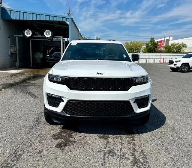 new 2025 Jeep Grand Cherokee car, priced at $42,125